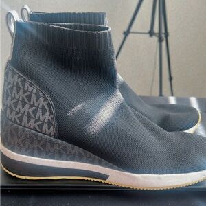 Women's Skyler Wedge Bootie Sock Sneakers ( black womens size 9)